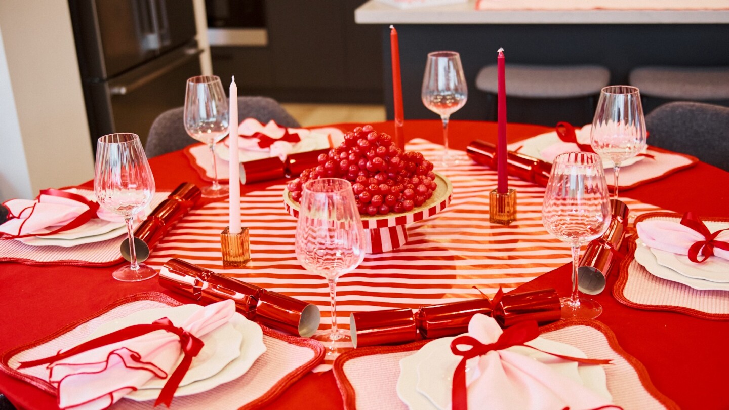 How to host the ultimate Friendmas